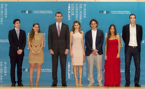 Los Prícipes de Asturias y de Girona con los Premiados IMPULSA 2012