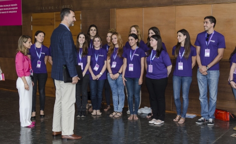 HRH The Prince of Asturias and of Girona with the volunteers of the IMPULSA Forum
