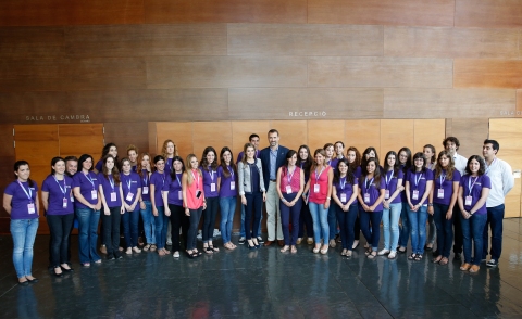 SS. AA. RR. los Príncipes de Asturias y de Girona con el equipo de voluntarios del Fórum IMPULSA 2013