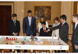 T.R.H. the Prince and Princess of Asturias and Girona with the young talent of the FIRST Lego League